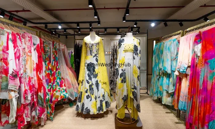 Basanti Kapde aur Koffee Indore